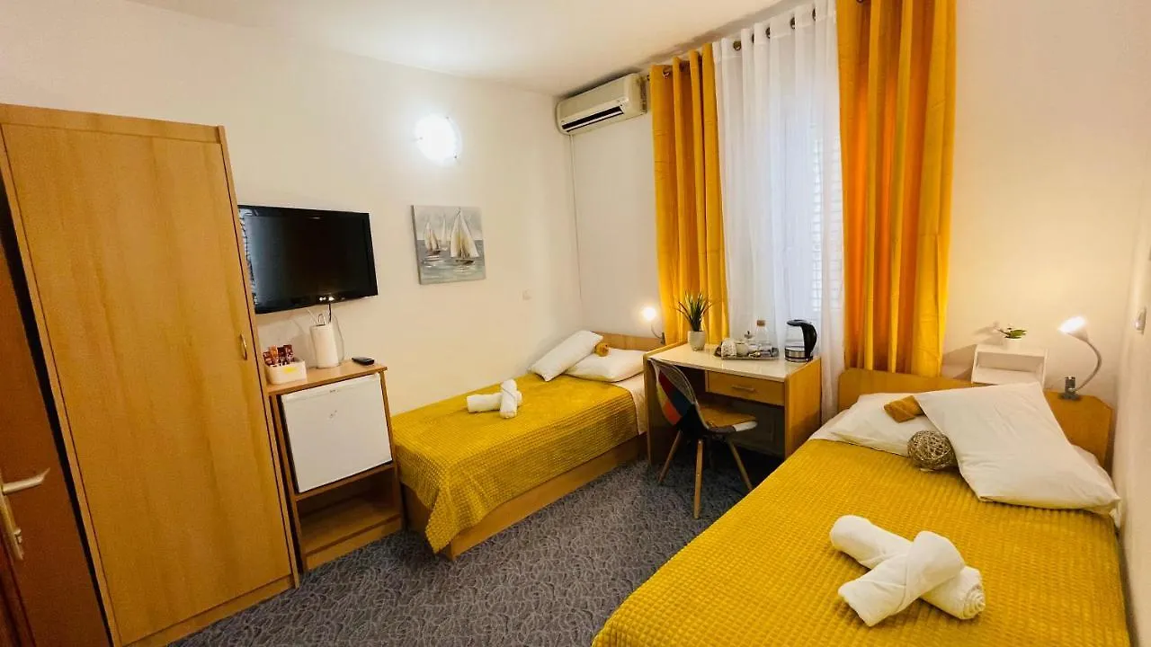 Apartmens And Rooms Madunic V Split Guest house