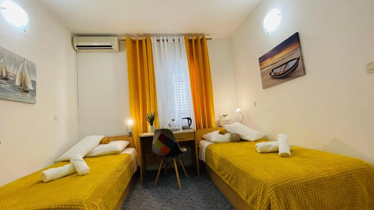 Guest house Apartmens And Rooms Madunic V Split