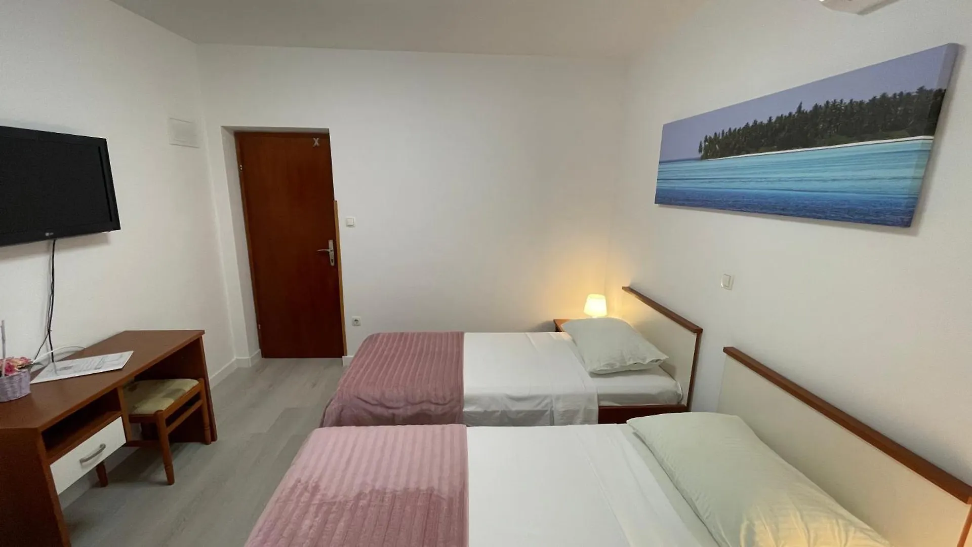 Guest house Apartmens And Rooms Madunic V Split